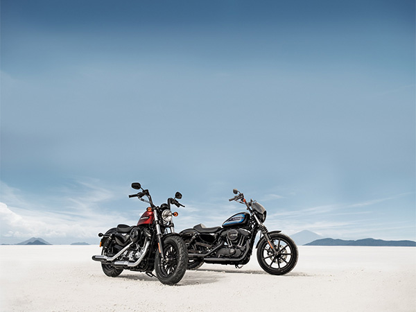 دراجات HARLEY-DAVIDSON الجديدة FORTY-EIGHT SPECIAL وIRON 1200 SPORTSTER تجمع ما بين التصميم الكلاسيكيّ والأداء العصريّ